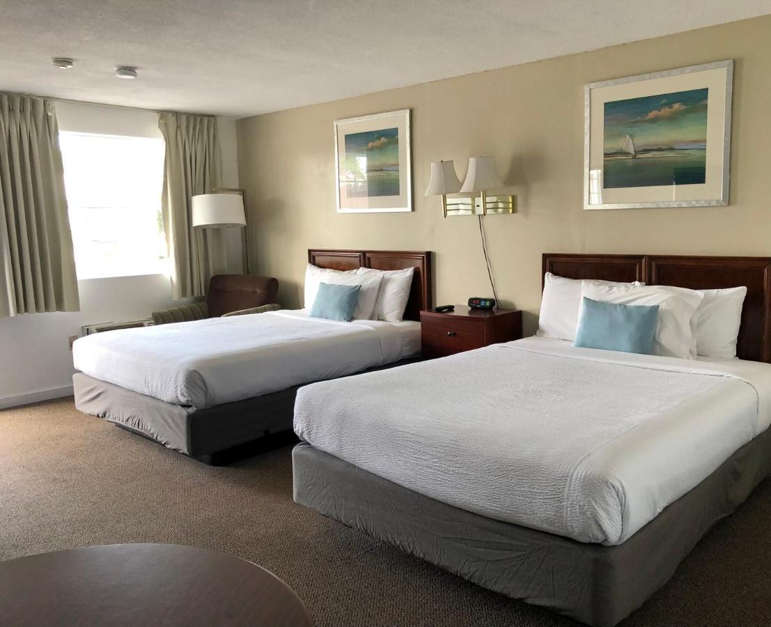 Guestlodge West Dennis Bagian luar foto
