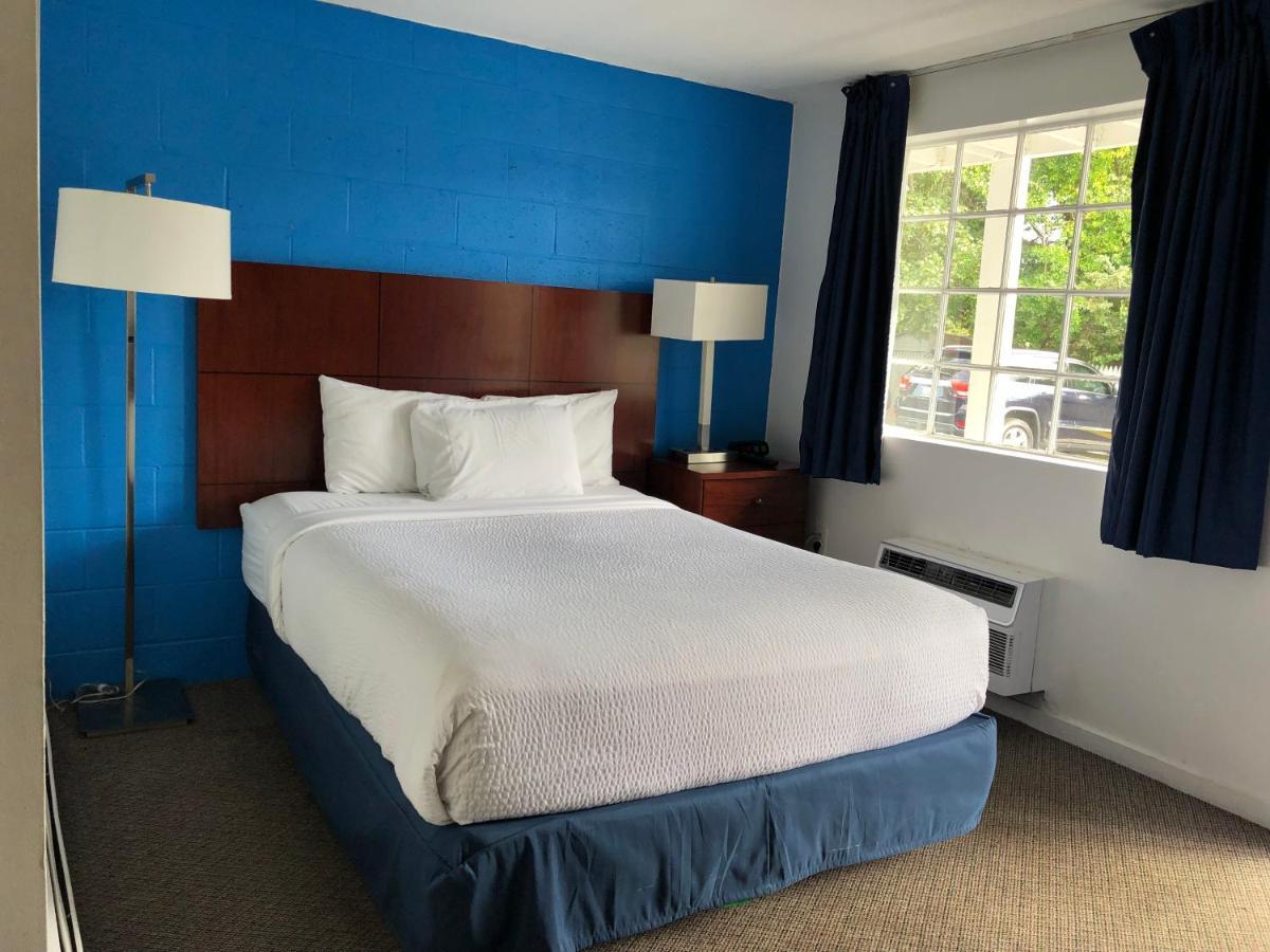 Guestlodge West Dennis Bagian luar foto