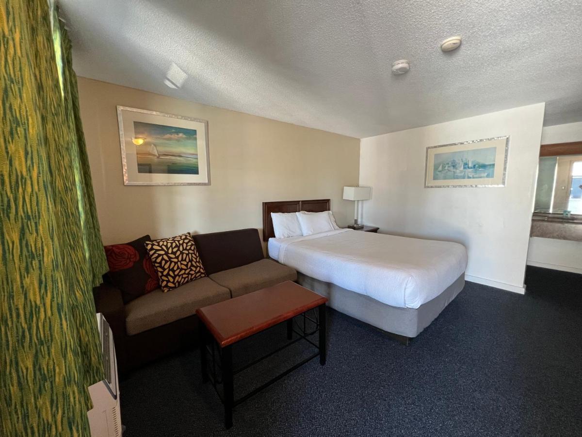 Guestlodge West Dennis Bagian luar foto