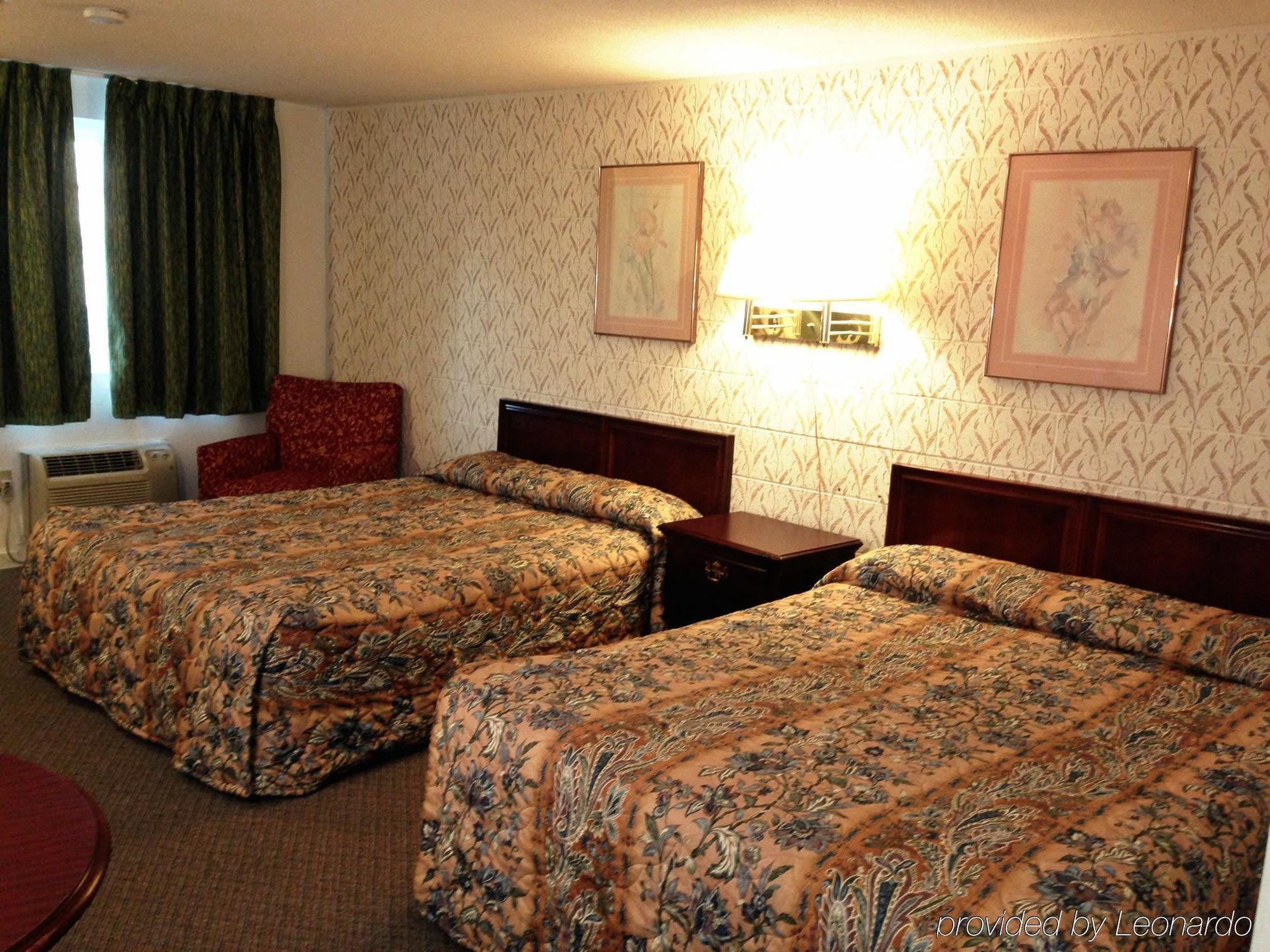 Guestlodge West Dennis Bagian luar foto