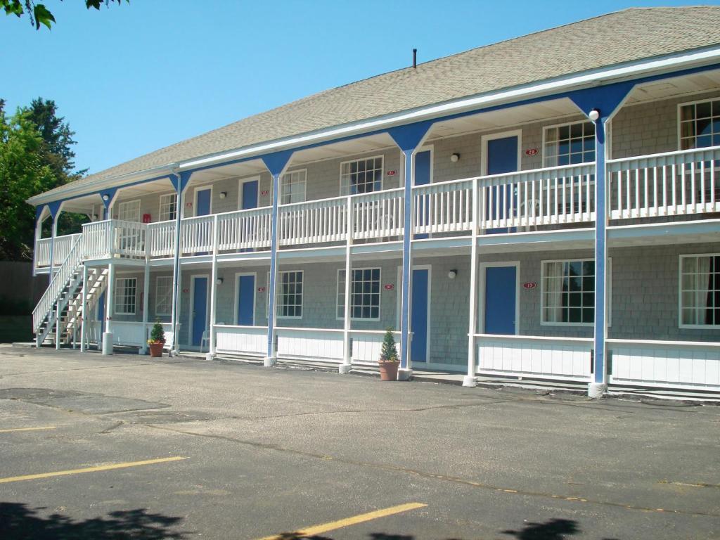 Guestlodge West Dennis Bagian luar foto