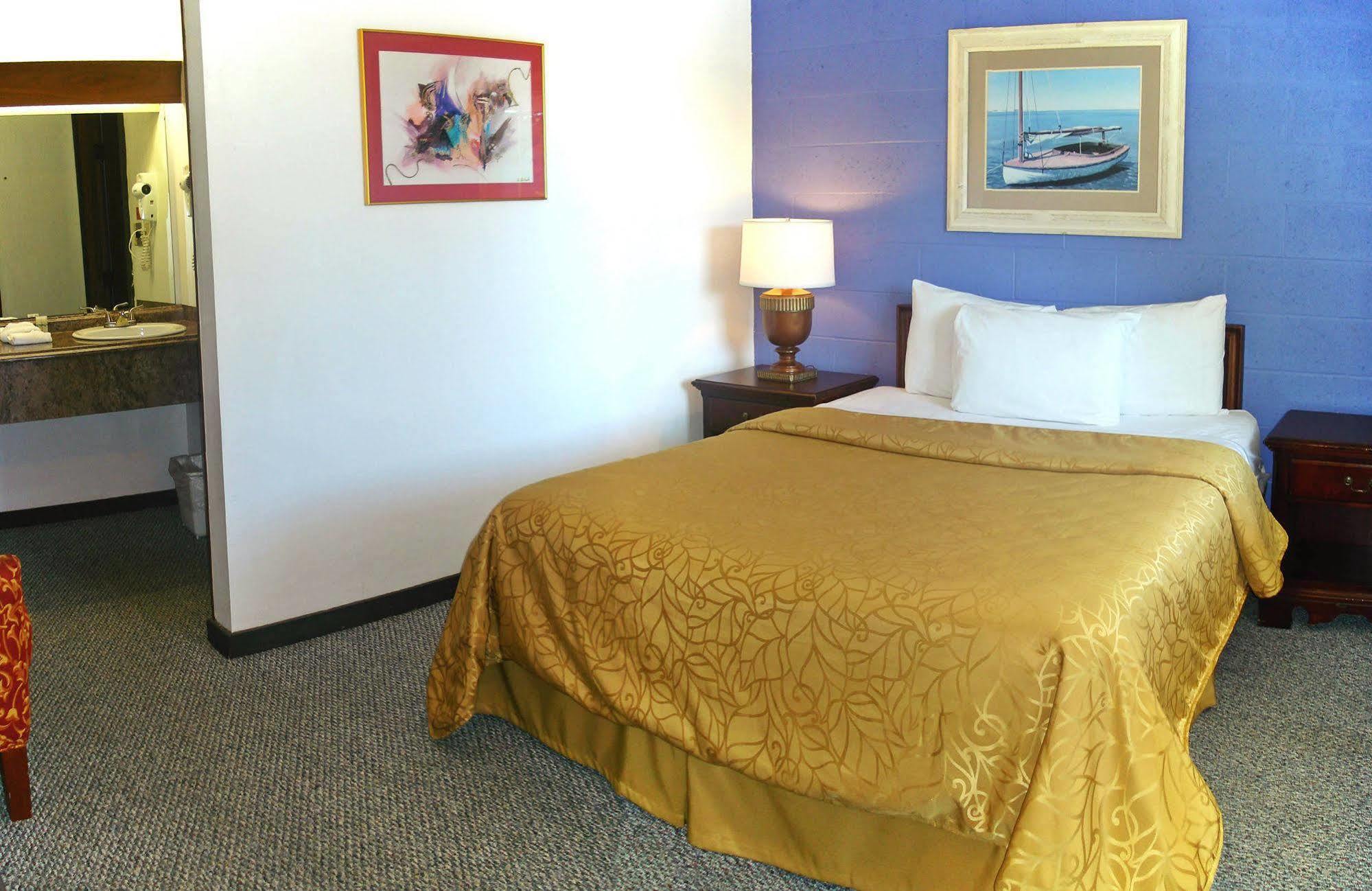 Guestlodge West Dennis Bagian luar foto