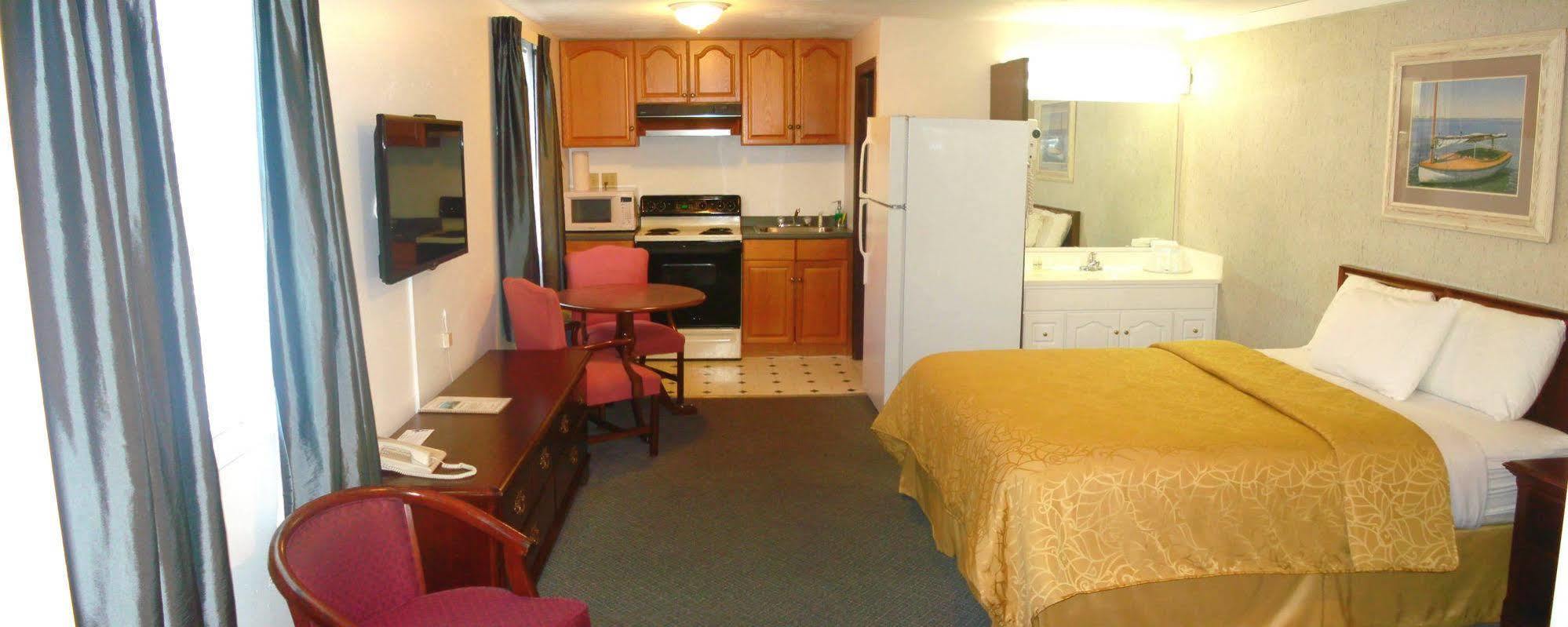 Guestlodge West Dennis Bagian luar foto