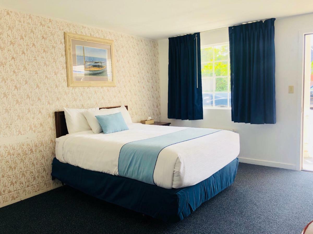 Guestlodge West Dennis Bagian luar foto